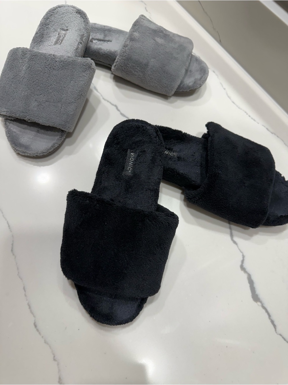 Vionic Plush Slide Slippers - Black and Gray